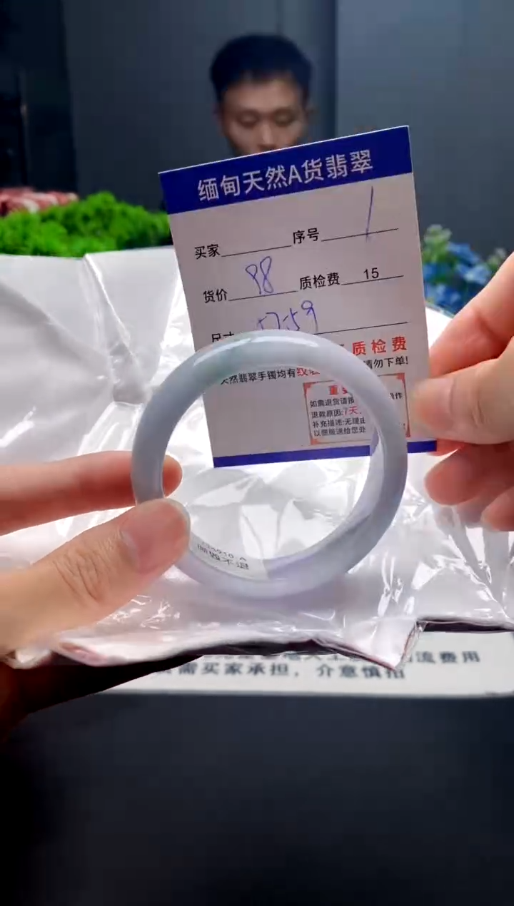 未镶嵌手镯翡翠1缅甸天然A货翡翠需包容瑕疵，介意慎拍