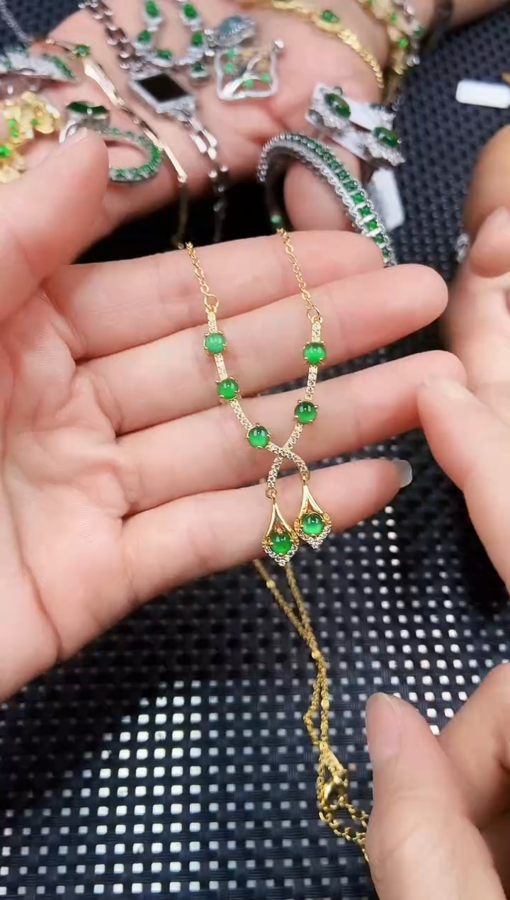 【闪购商品】翡翠颈饰未镶嵌11111111