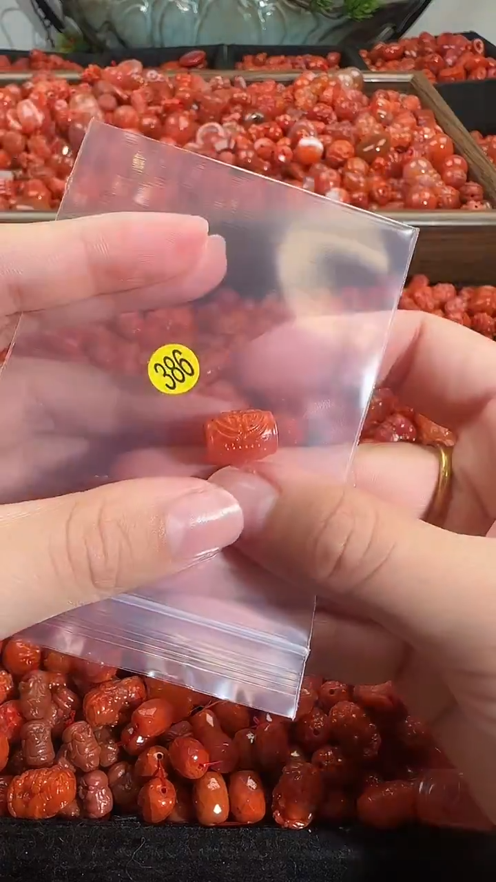 颈饰未镶嵌南红玛瑙1