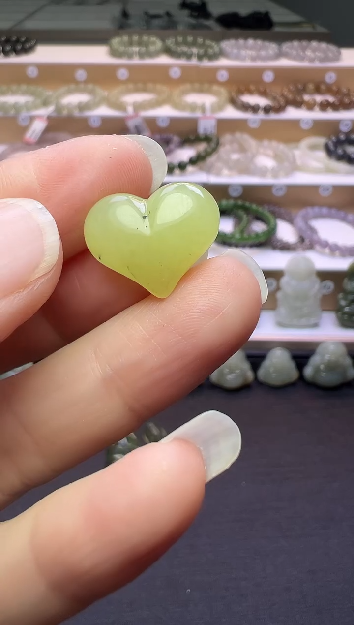 颈饰未镶嵌和田玉129号链接有黑点约卡15*17*9