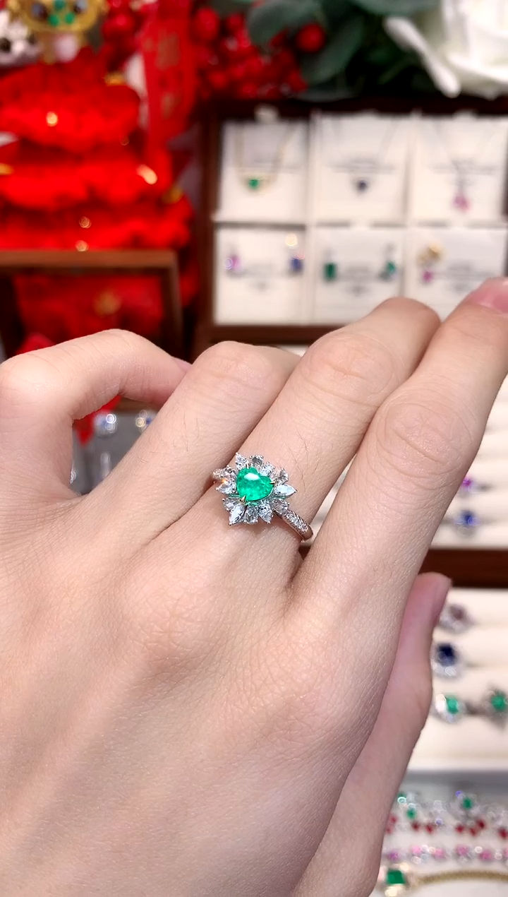 【闪购商品】祖母绿戒指18K金镶嵌0.52ct/天然宝石/七天无理由