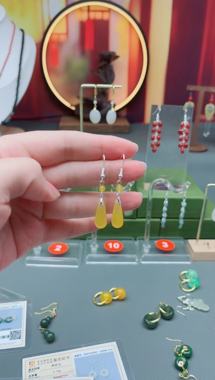 未镶嵌耳钉玛瑙/玉髓黄水滴