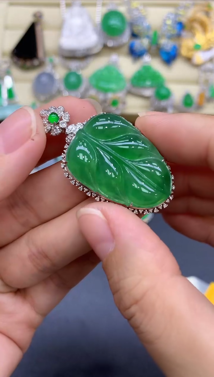 颈饰18K金镶嵌翡翠420-中国好珍宝