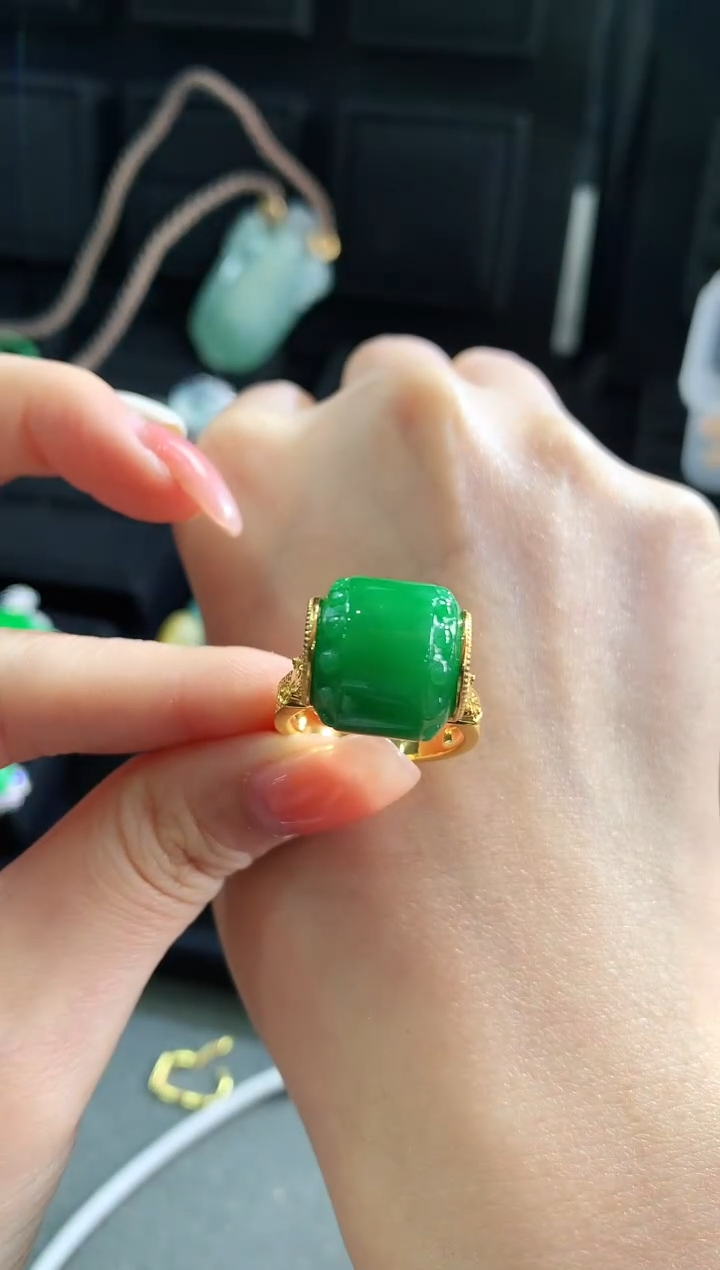 【闪购商品】翡翠戒指18K金镶嵌手饰