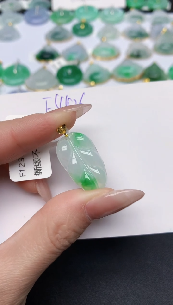 颈饰18K金镶嵌翡翠天然缅甸A货翡翠百元以上9元证书费自理
