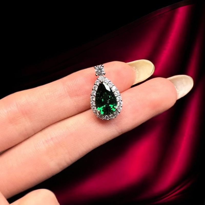  如懿高订295-轻奢幻彩艳绿宝精切合金吊坠