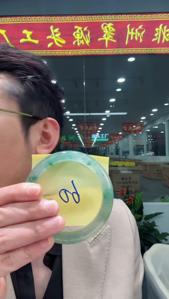 【闪购商品】石英质玉手镯未镶嵌天然A货 非洲翠 手镯（单品）