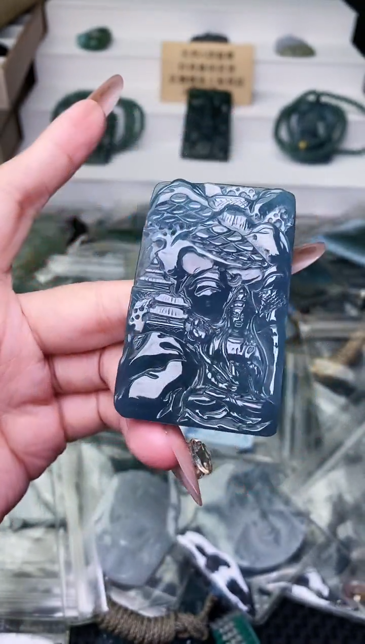 颈饰未镶嵌翡翠 