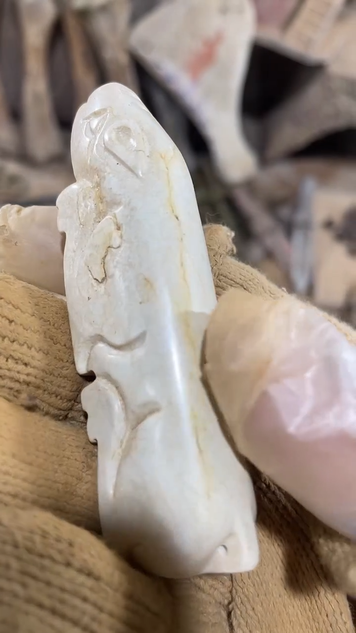 未镶嵌和田玉把件一单一个  微瑕