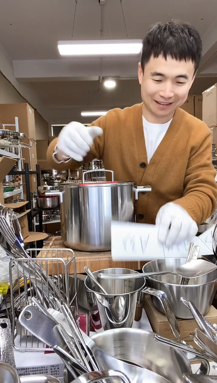 A33 微瑕心念22cm深汤锅