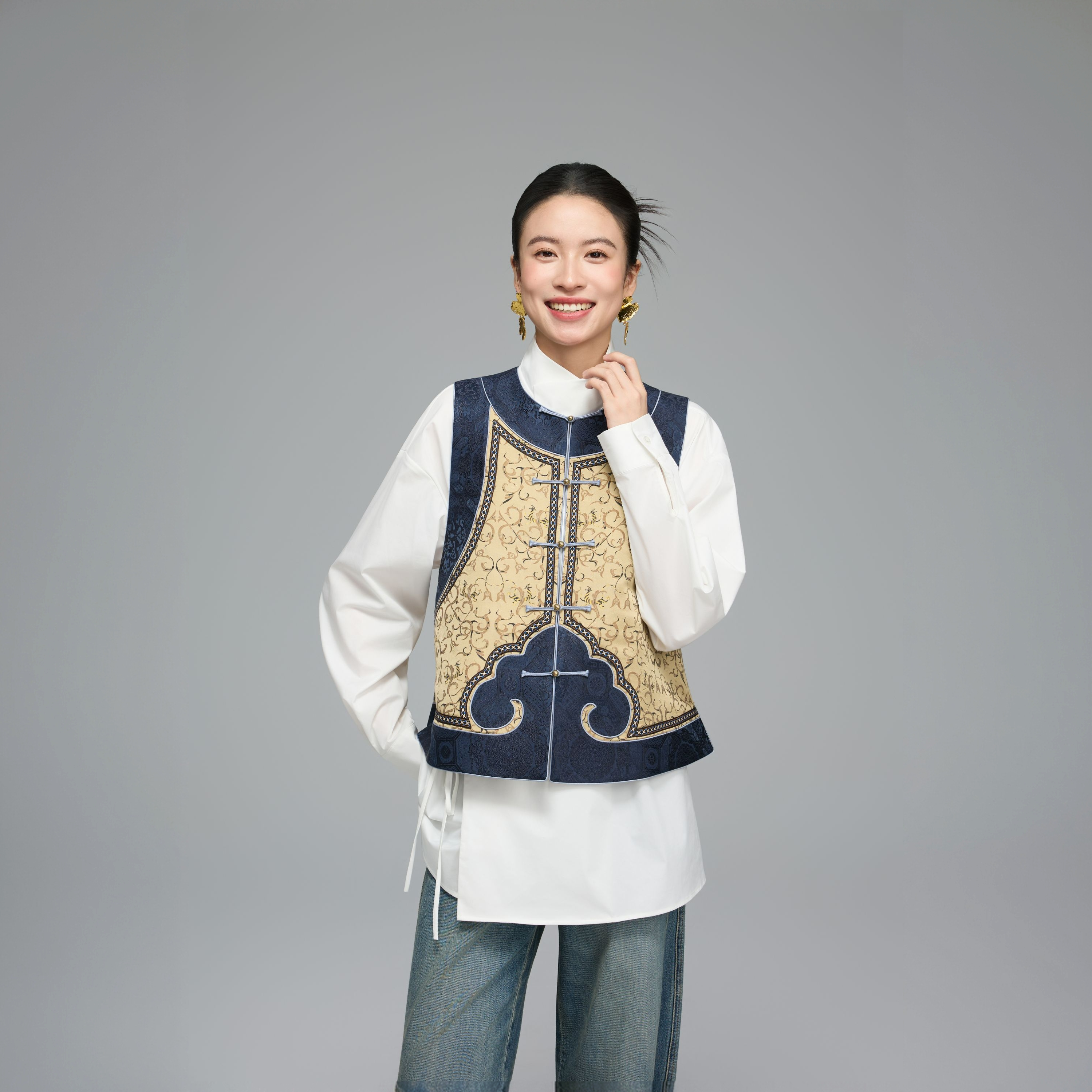 初见十三娘『夔龙黄』国风宋锦马甲上衣中式百搭简约早秋穿搭日常