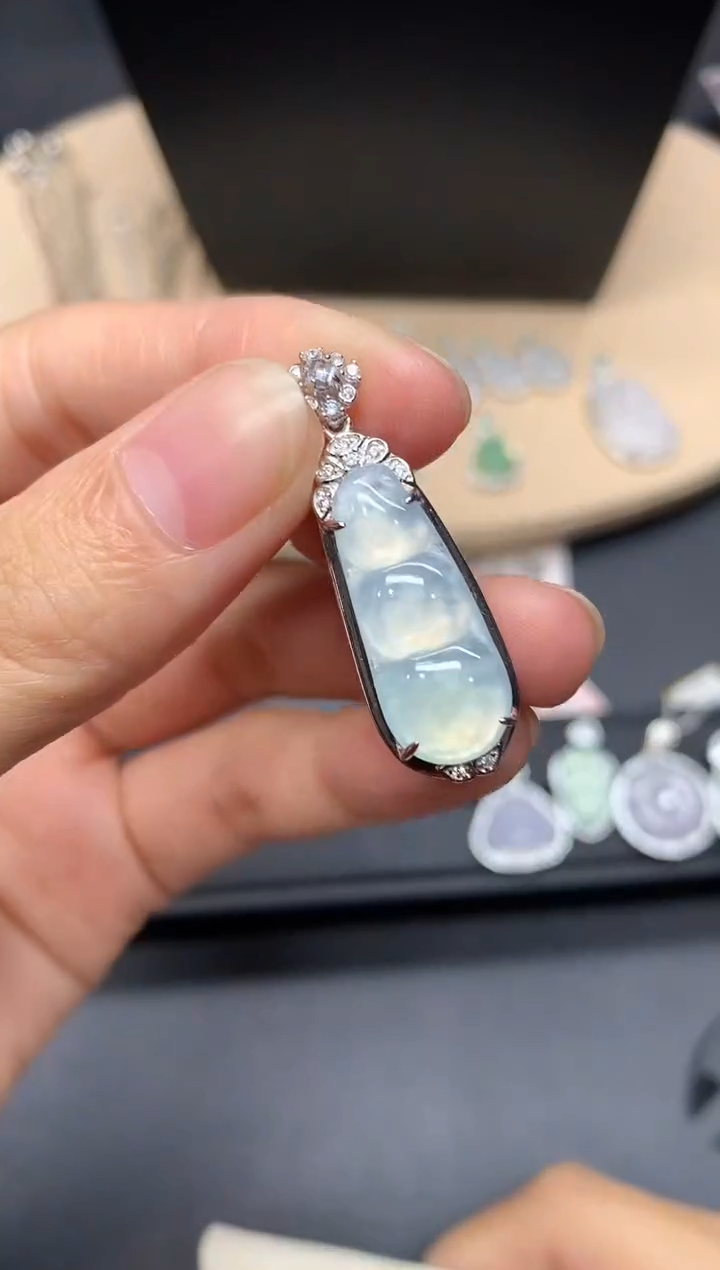 【闪购商品】翡翠吊坠(不含链)银S925镶嵌福豆【多样性发其一】