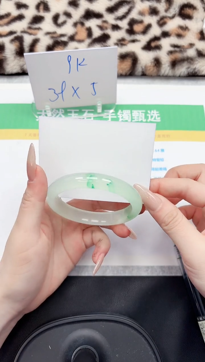 【闪购商品】石英质玉手镯未镶嵌63-60