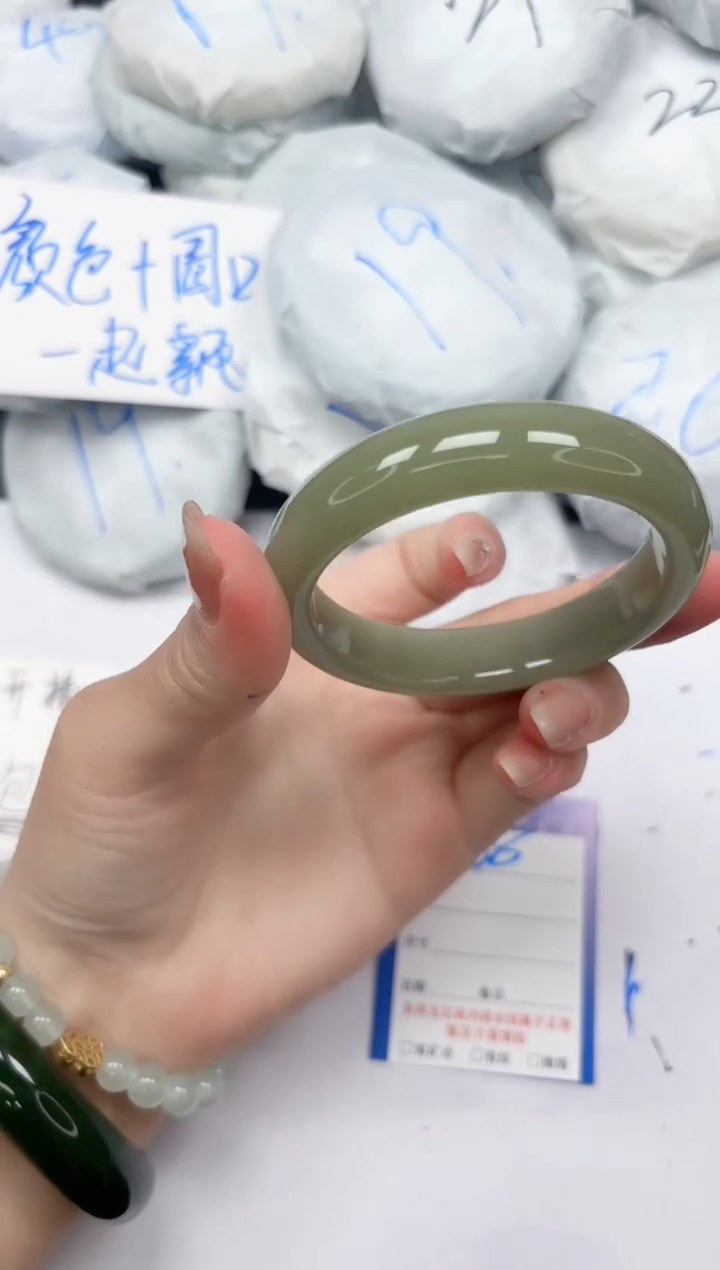 未镶嵌手镯石英质玉38/5758