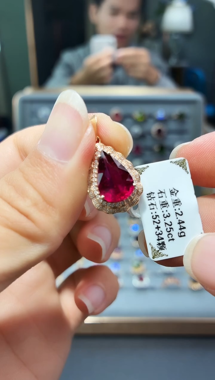 颈饰18K金镶嵌碧玺3.25.