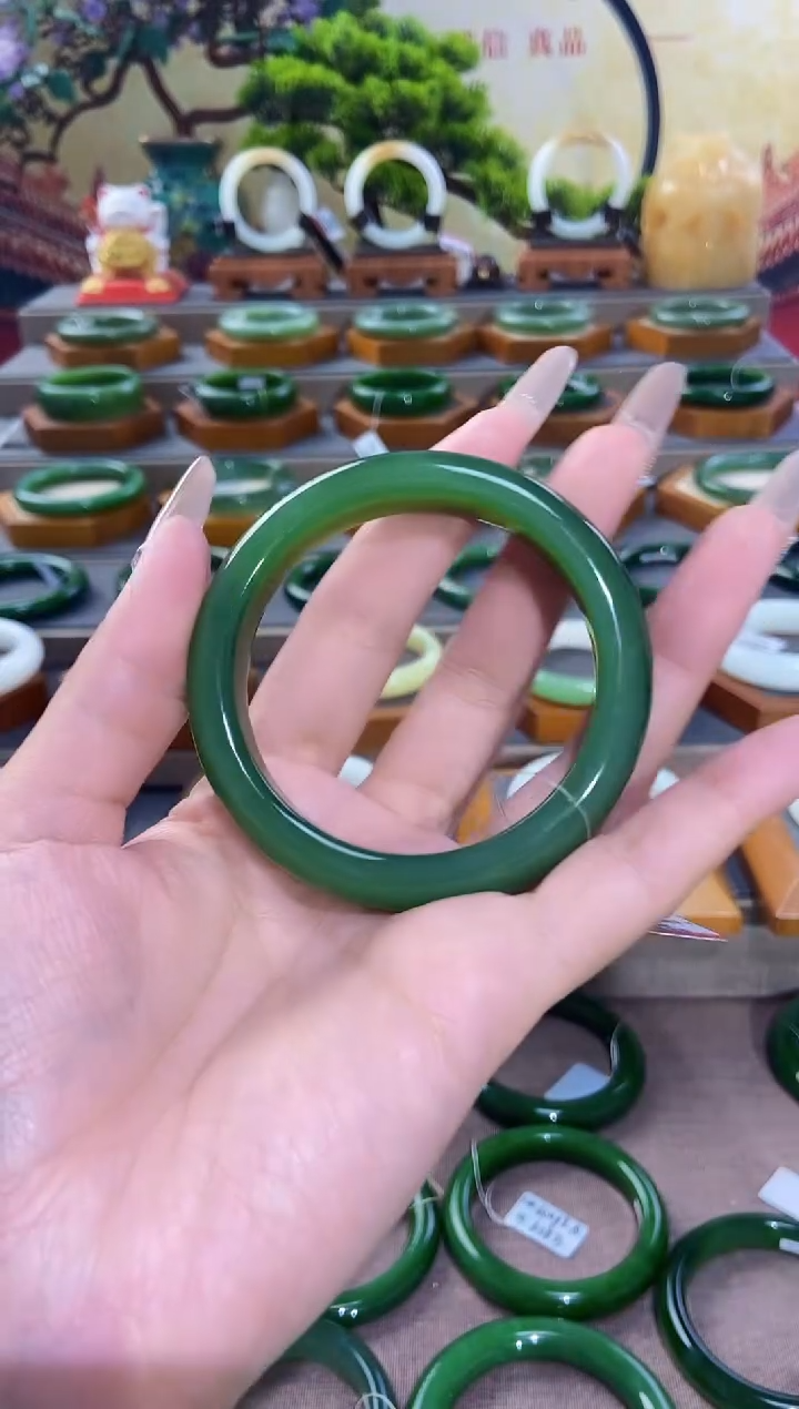 【闪购商品】和田玉手镯未镶嵌俄罗斯老坑碧玉手镯56