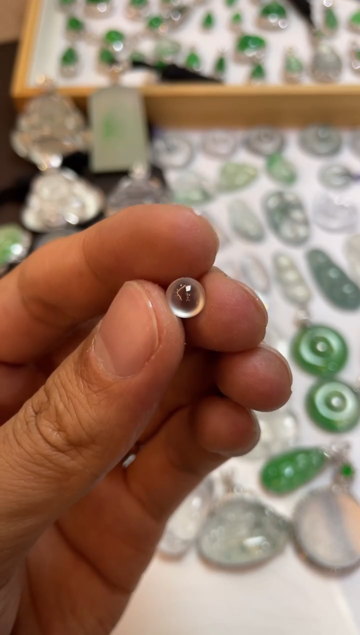 【闪购商品】翡翠吊坠(不含链)未镶嵌蛋面