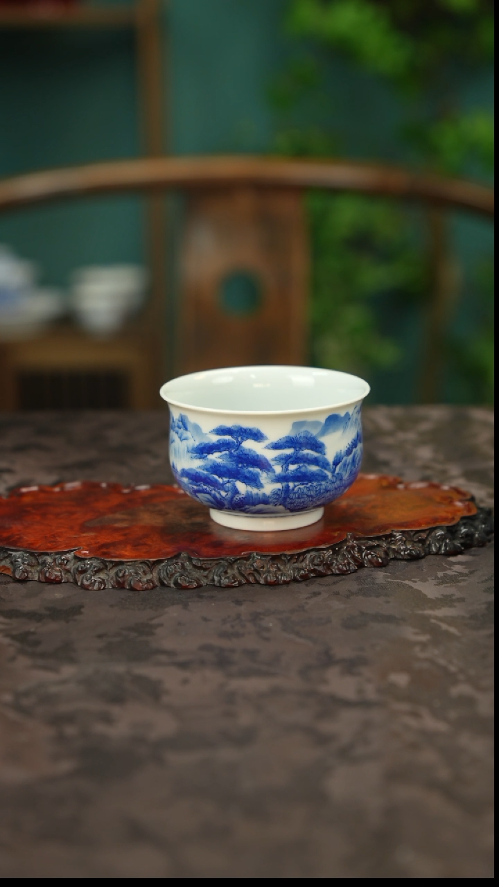 青花手绘山水主人杯