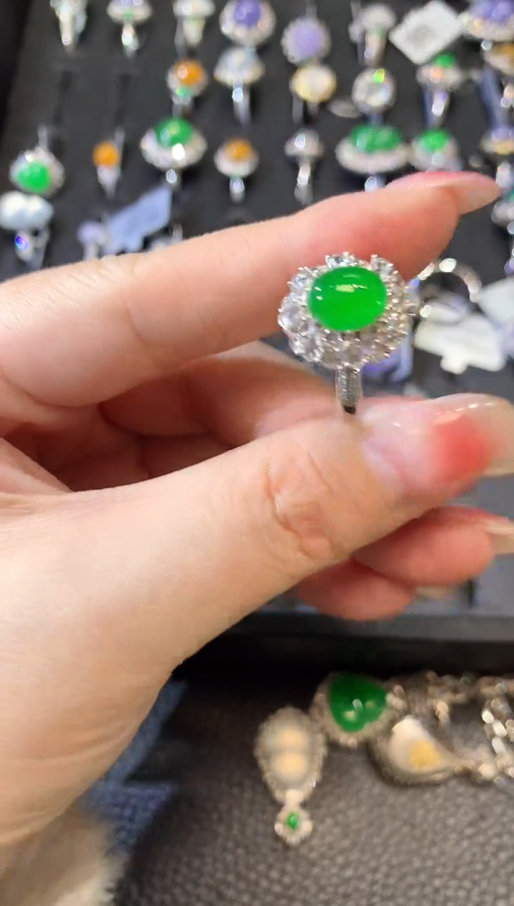 【闪购商品】翡翠戒指18K金镶嵌F123   