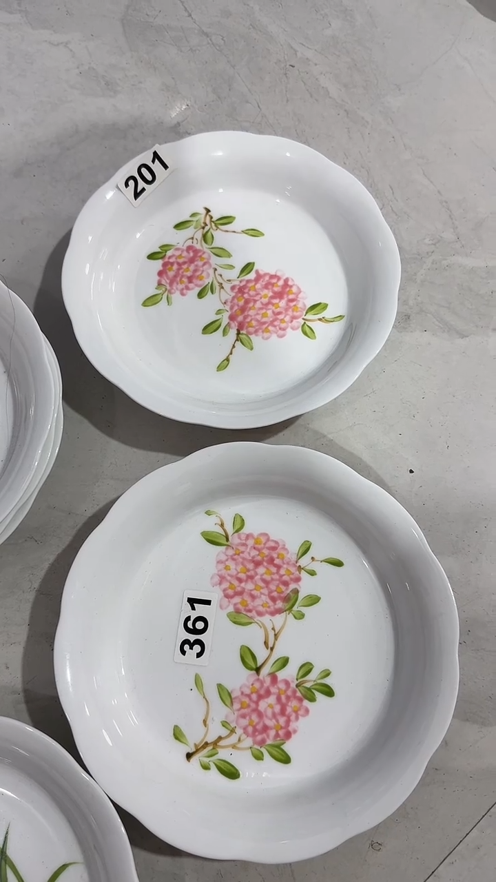 摆件陶瓷?****?景德镇高温瓷（玉泥花边盘）福利价微瑕