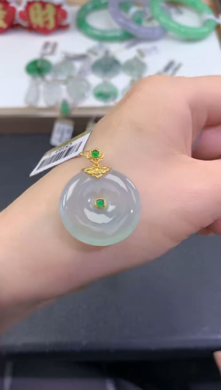 【闪购商品】翡翠颈饰18K金镶嵌         