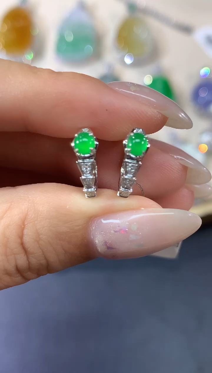 翡翠18K金镶嵌耳饰耳饰 |  1980+0多样性发其一