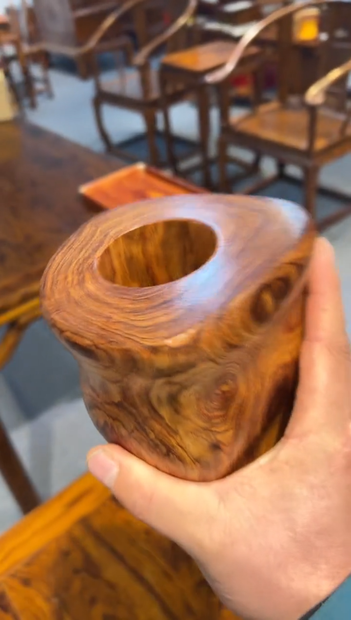 【闪购商品】花梨木类木雕笔筒