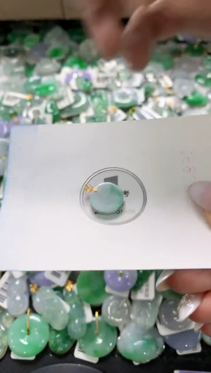 颈饰18K金镶嵌翡翠1111111111111111