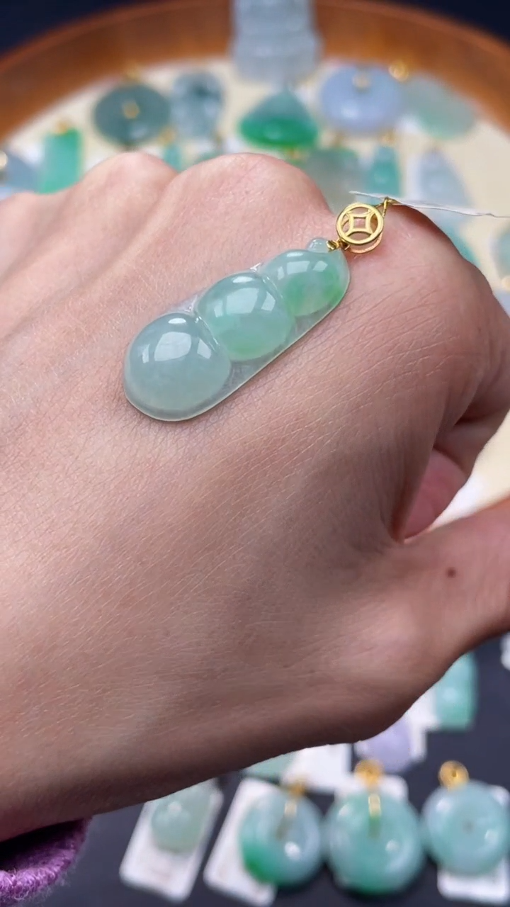 【闪购商品】翡翠颈饰18K金镶嵌豆子