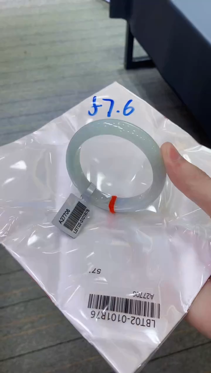 【闪购商品】翡翠手镯未镶嵌           