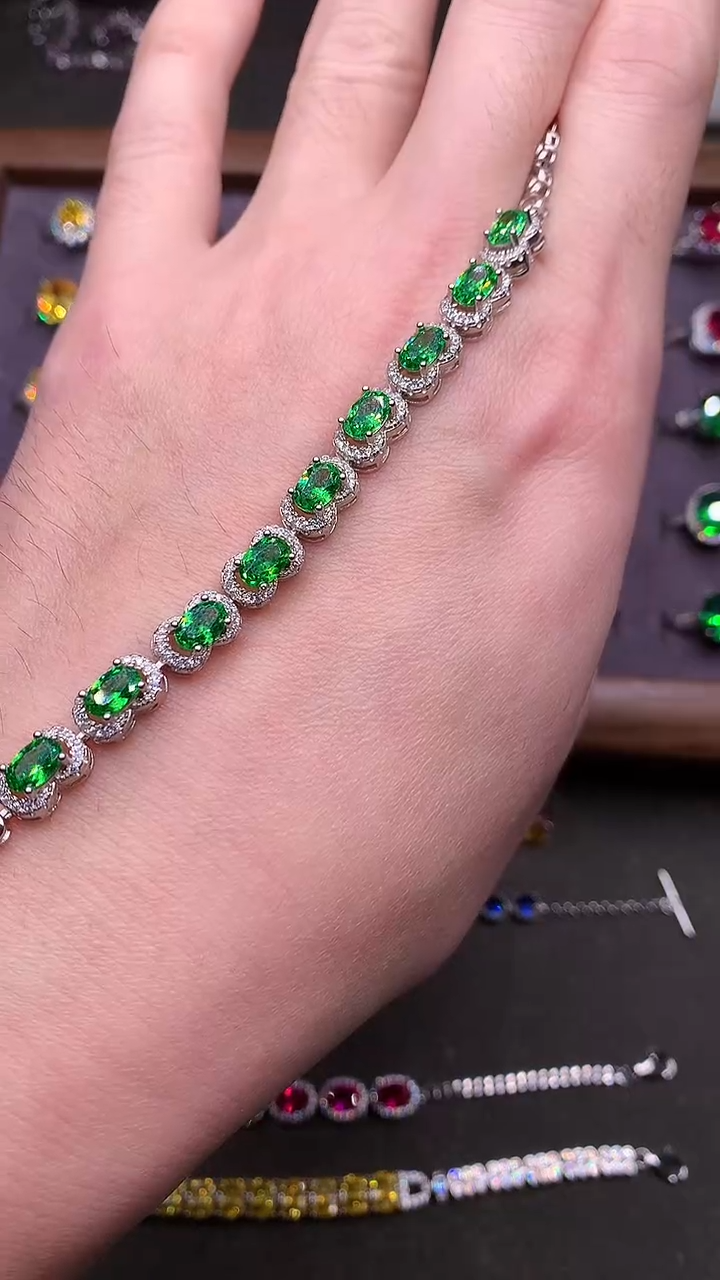 【闪购商品】手链银S925镶嵌石榴石（沙弗莱）......