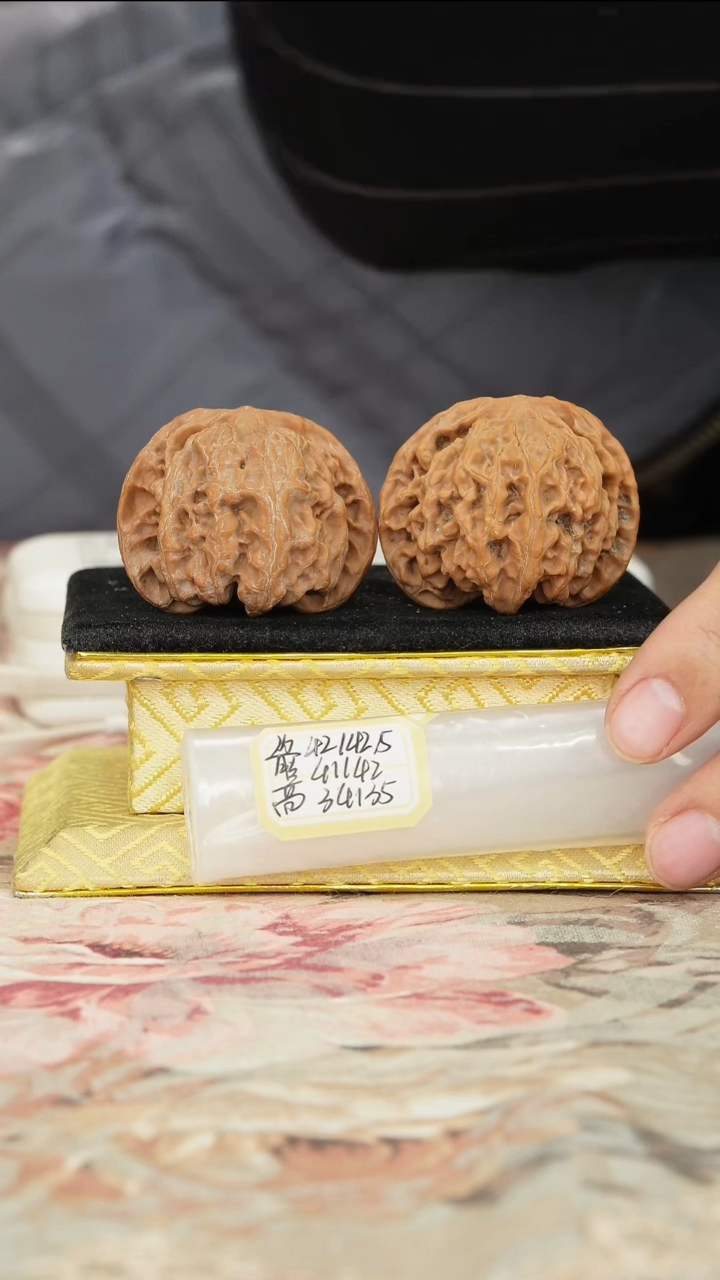 【闪购商品】文玩核桃把件苹果园