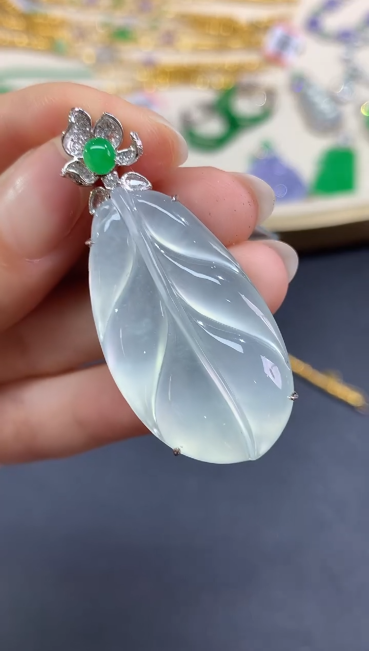 吊坠(不含链)18K金镶嵌翡翠吊坠(不含链)|29800