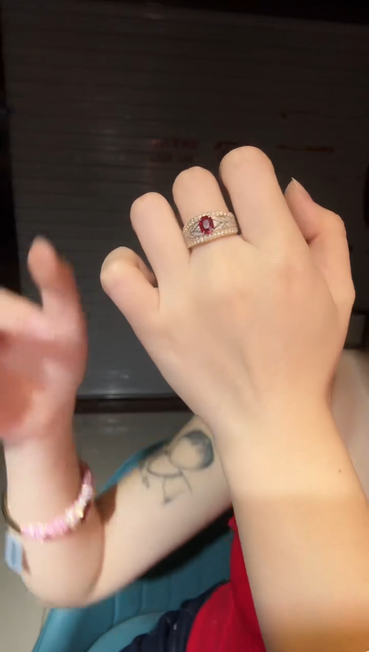 18K金镶嵌戒指红宝石1.00ct