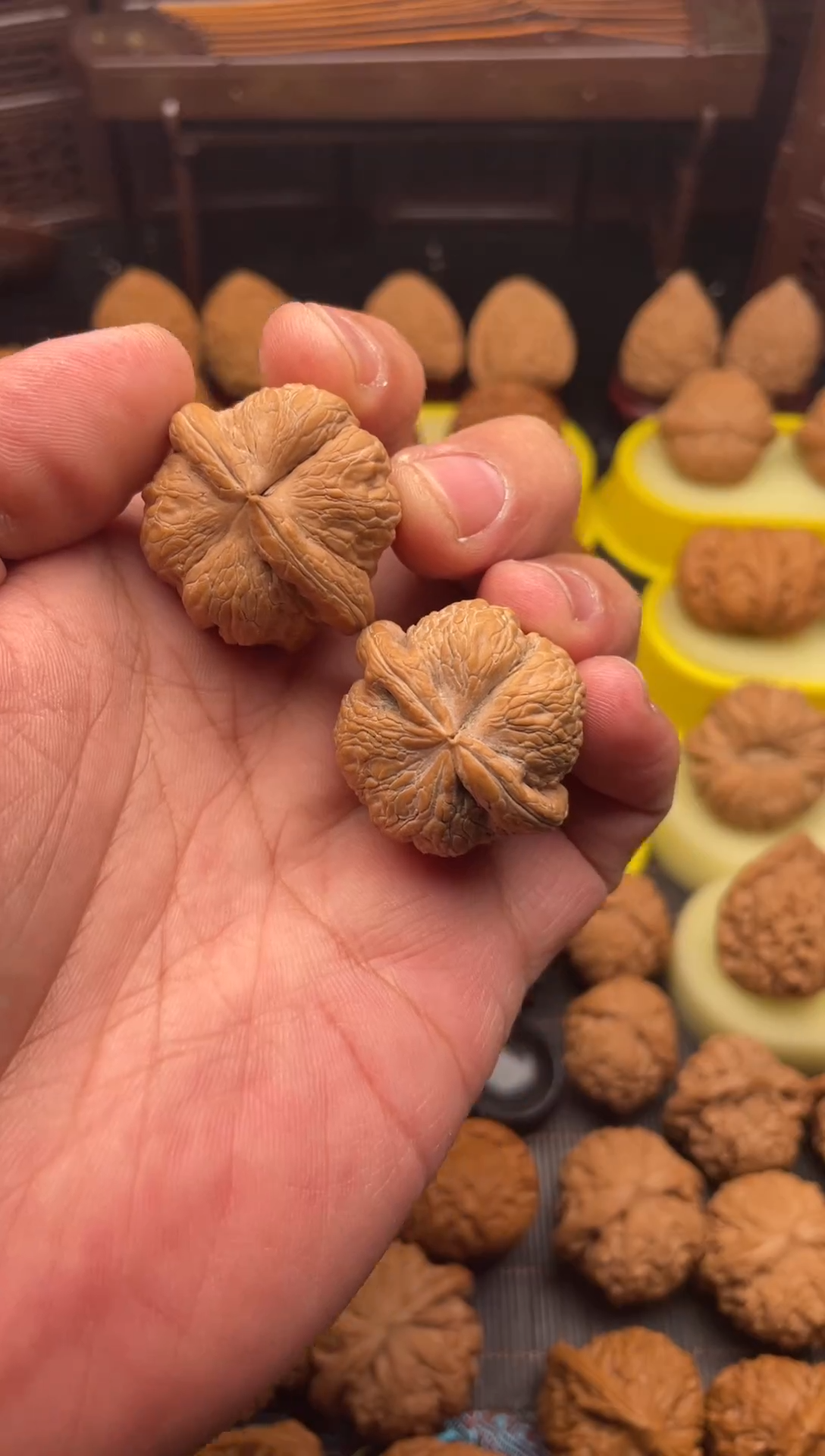 【闪购商品】文玩核桃把件元宝小异形