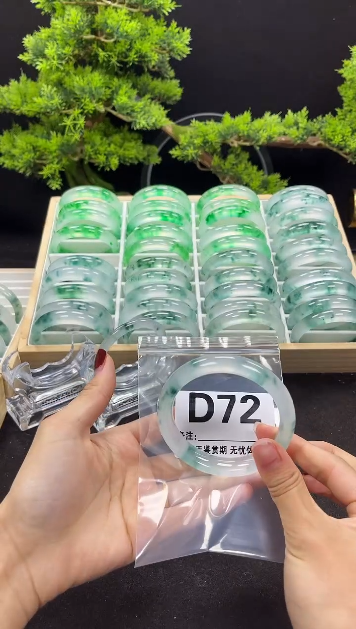 【闪购商品】石英岩玉手镯未镶嵌D72