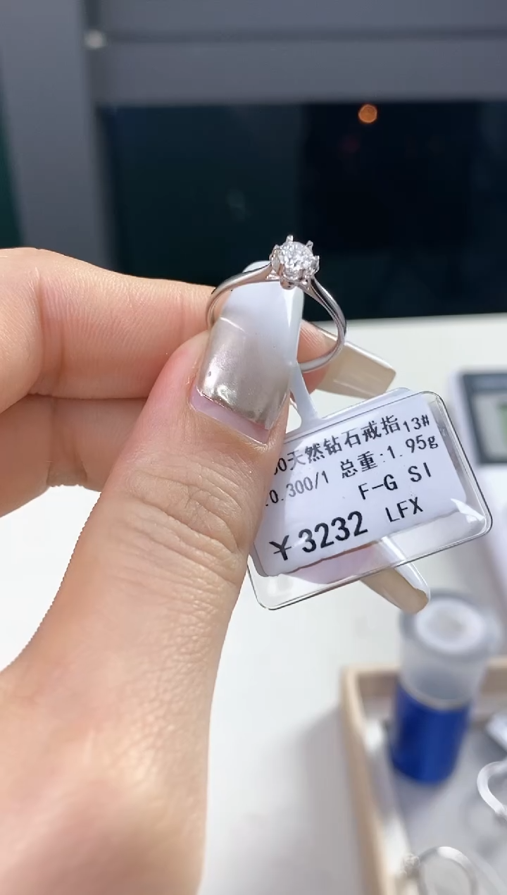 【闪购商品】钻石戒指/指环18K金镶嵌剪标不退换