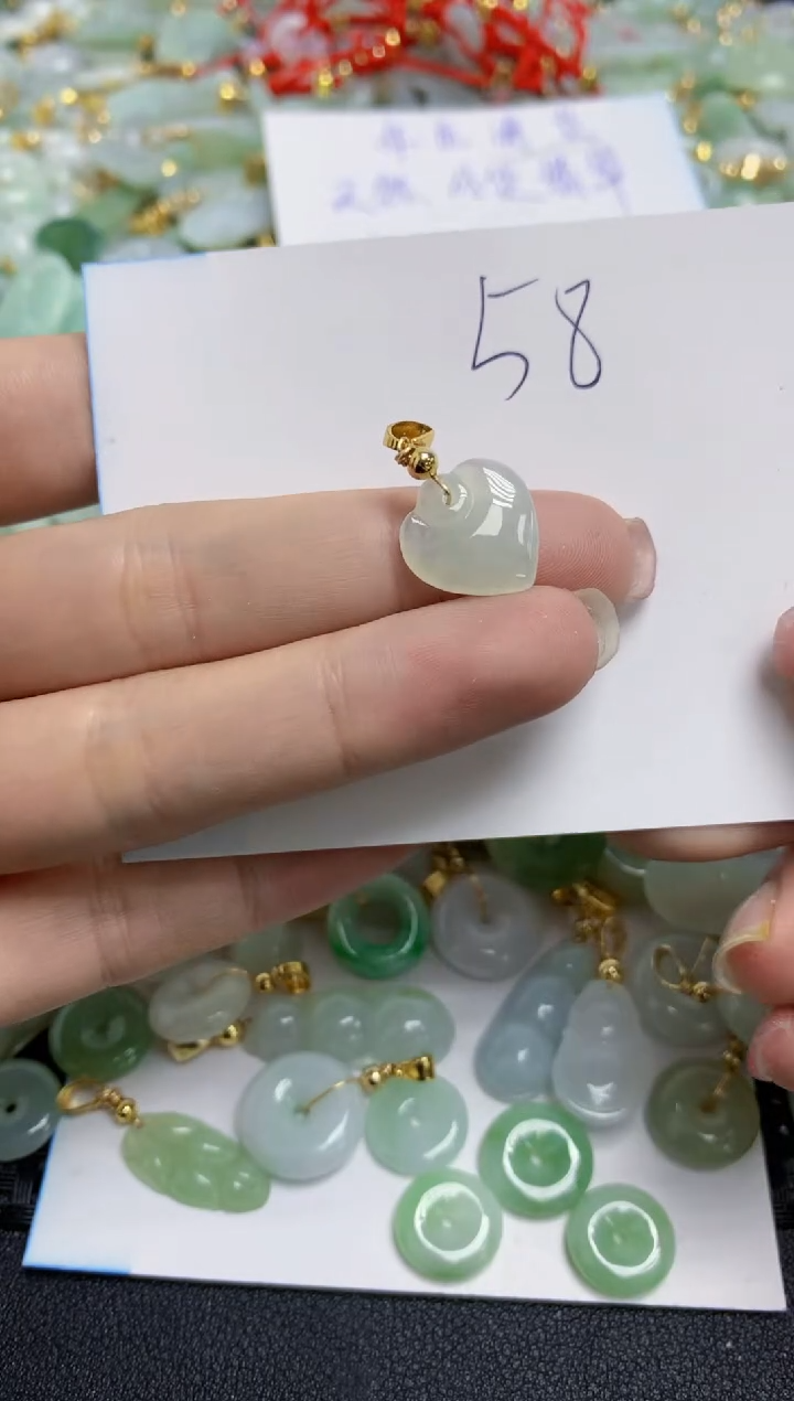 【闪购商品】翡翠颈饰合金天然翡翠A货