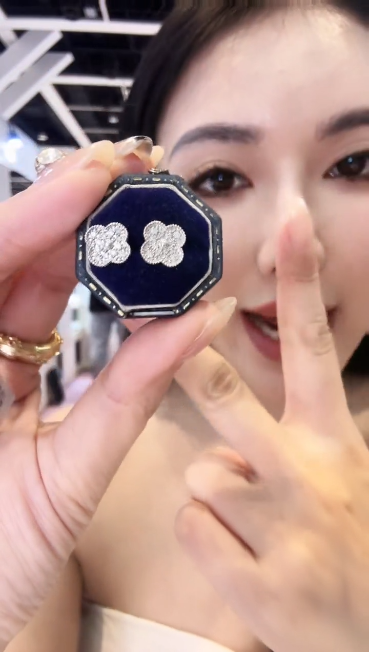 铂Pt950镶嵌耳饰钻石AF0815-PT