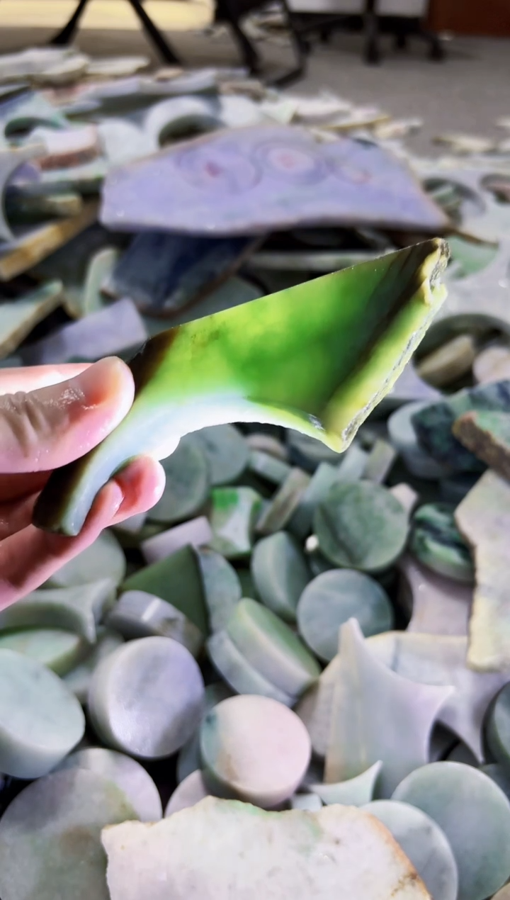 【闪购商品】翡翠颈饰未镶嵌A货吴玉302