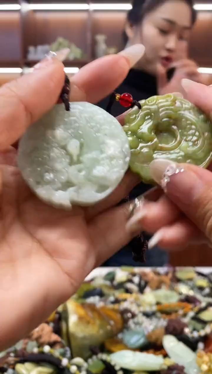 未镶嵌蛇纹石玉挂件 