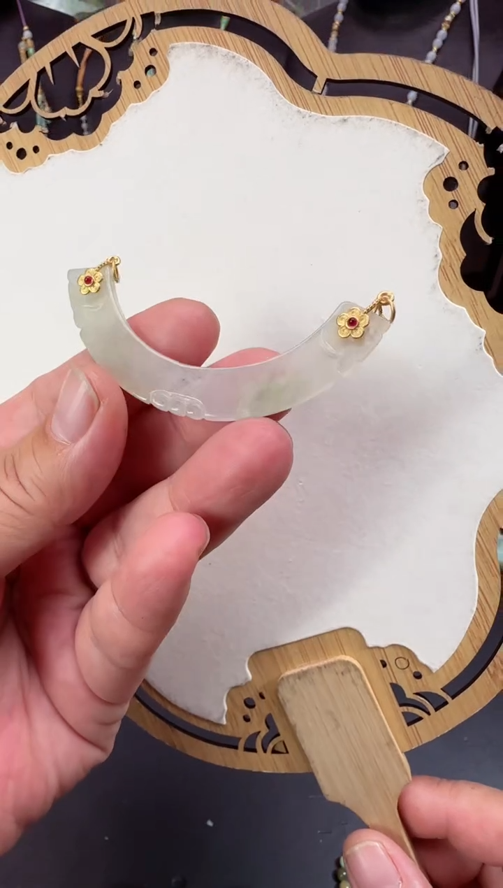 【闪购商品】翡翠颈饰未镶嵌牌子