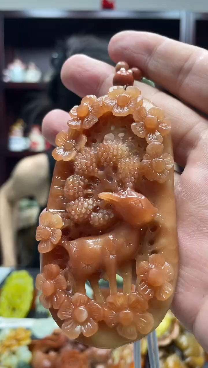 岫玉未镶嵌吊坠·