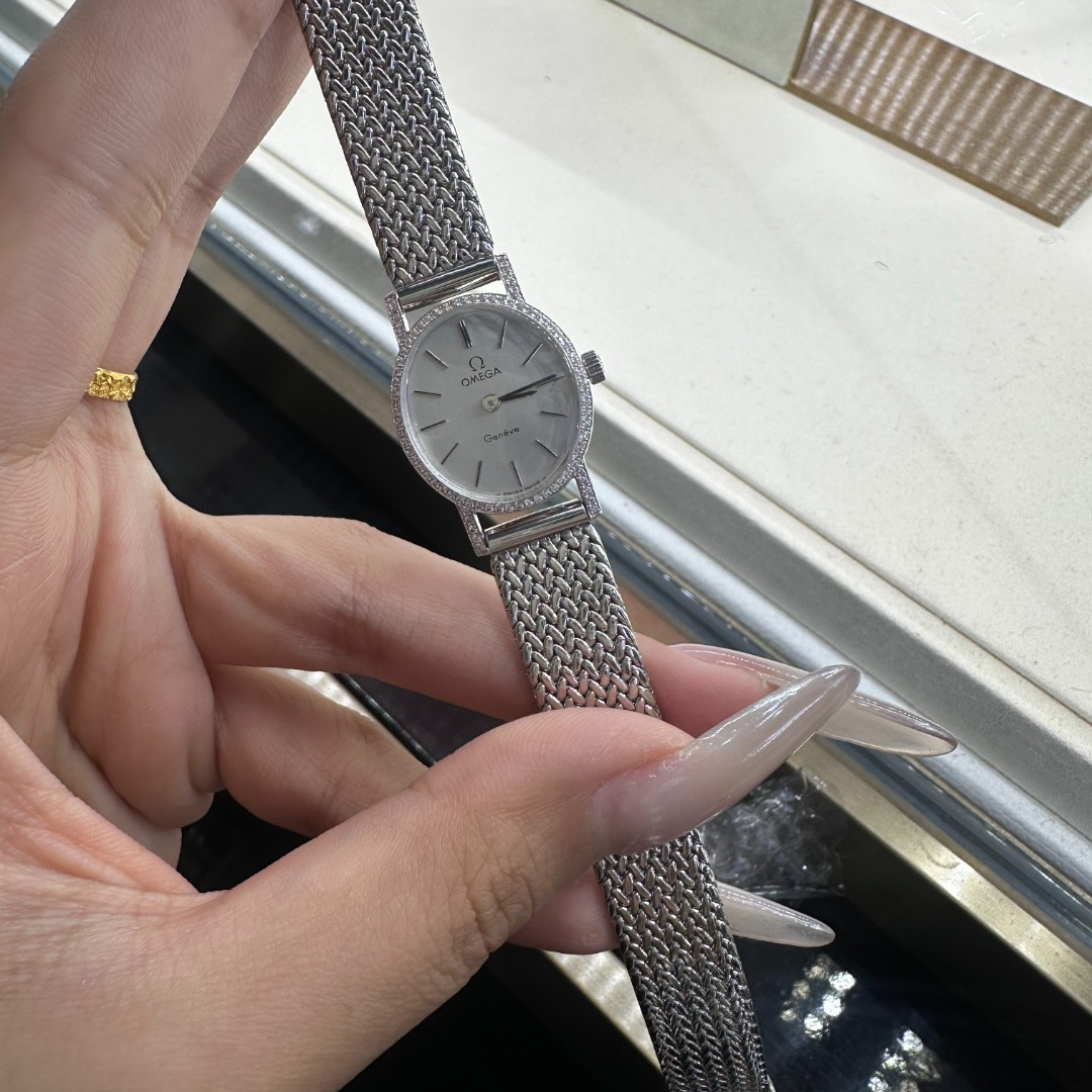 95新 Omega/欧米茄  手动机械后钻22.5*20mm/公价32999/wh9698