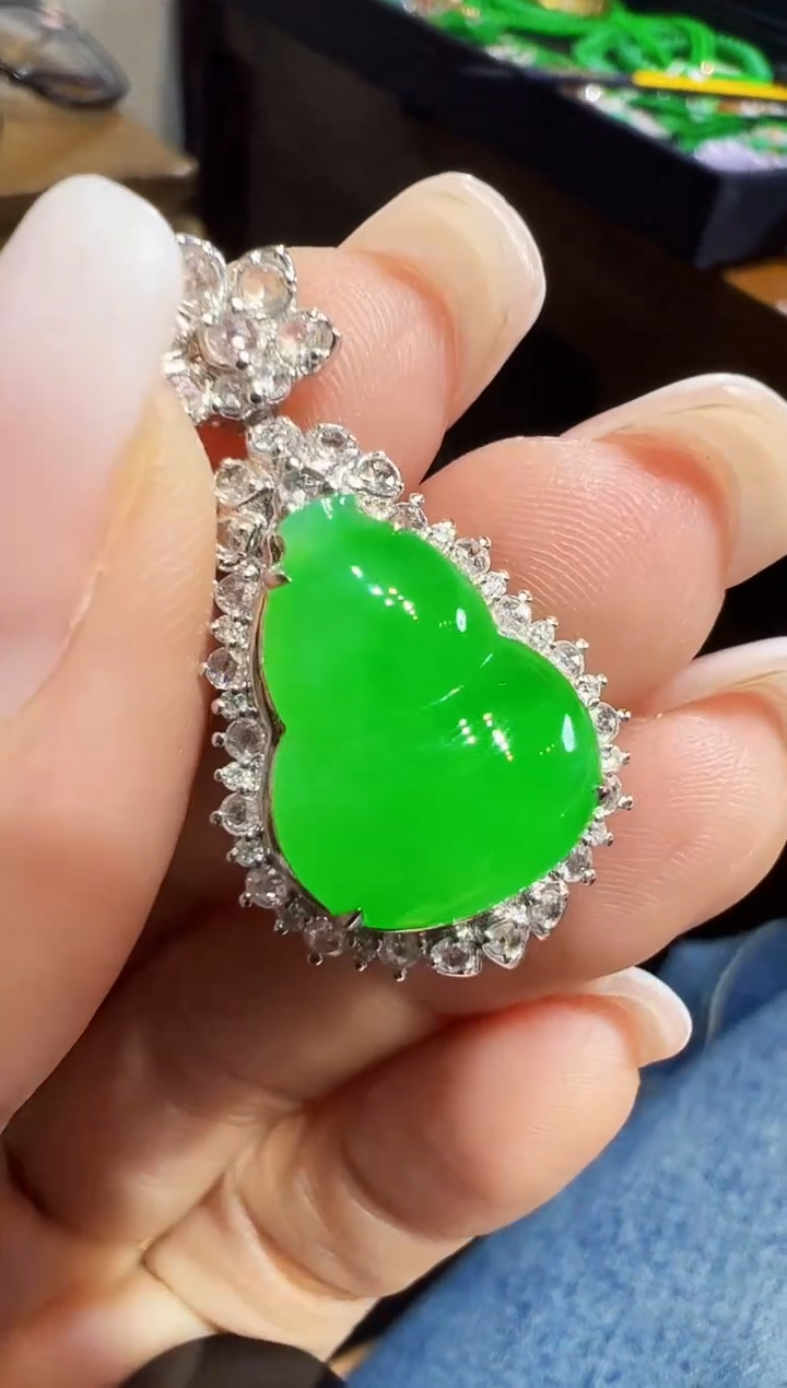 吊坠(不含链)18K金镶嵌翡翠葫芦