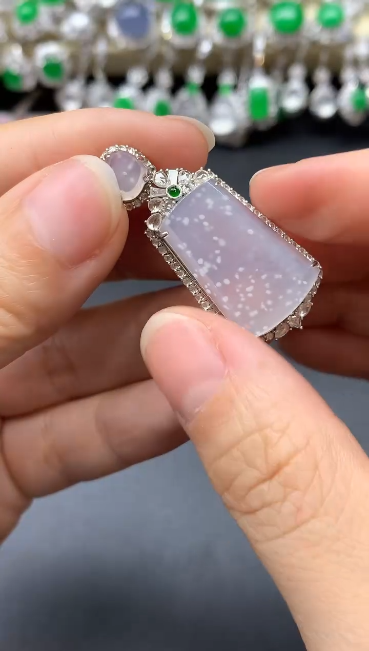 颈饰18K金镶嵌翡翠735-中国好珍宝