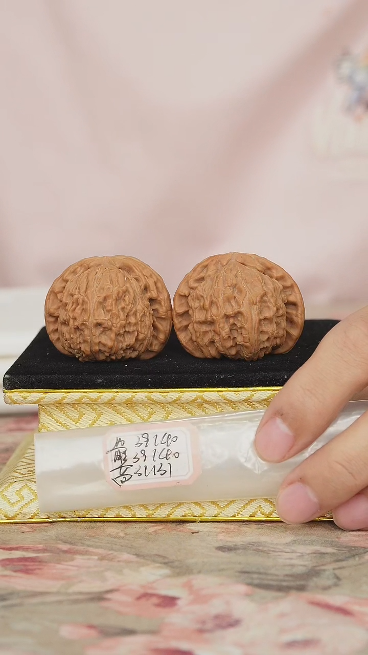 文玩核桃把件白狮子