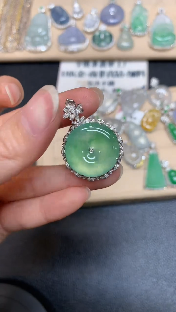 【闪购商品】翡翠颈饰18K金镶嵌平安扣【无服务费