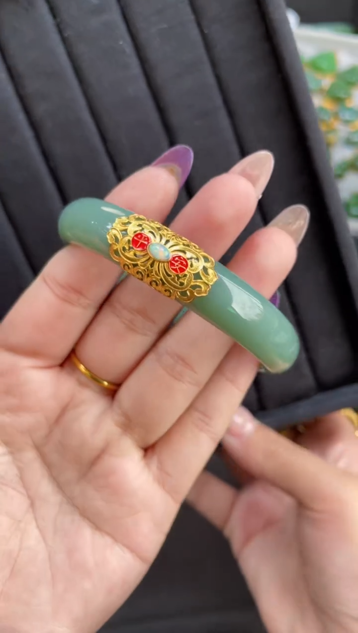 【闪购商品】和田玉手镯18K金镶嵌61多样性发一