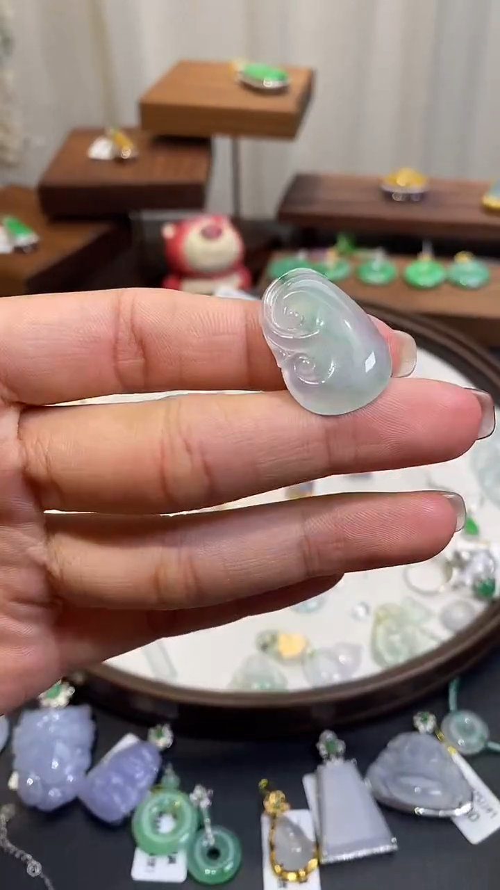 【闪购商品】翡翠颈饰未镶嵌如意1